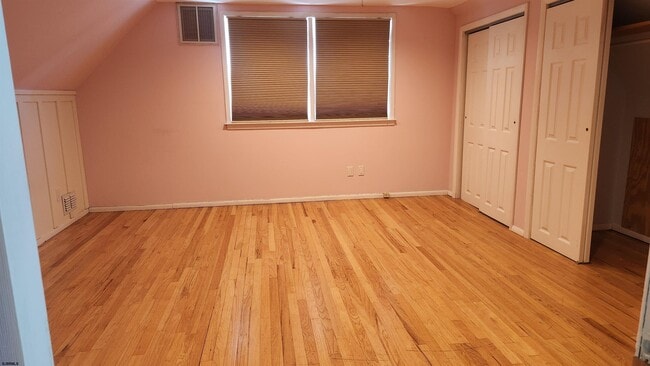 Building Photo - 135 E Revere Ave