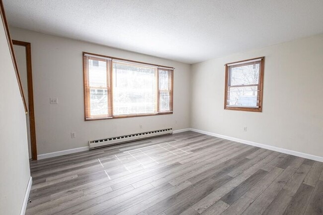 Building Photo - 54 Price St