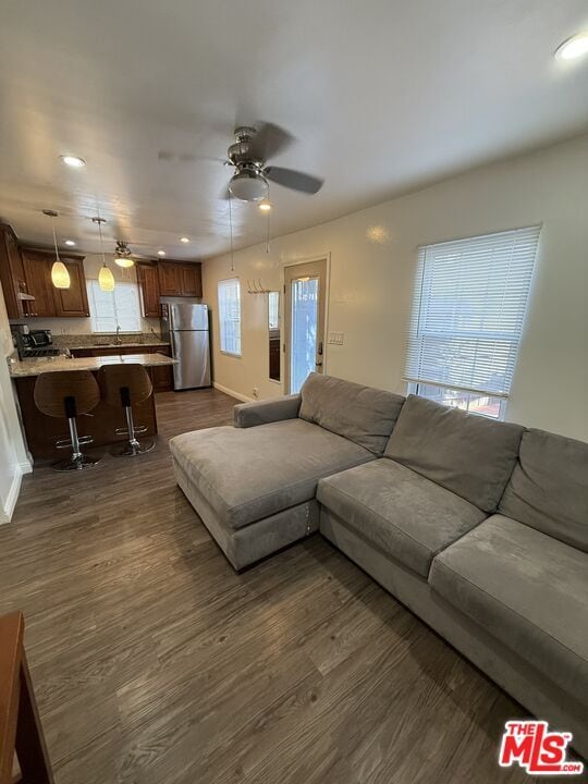 Building Photo - 1465 S Durango Ave