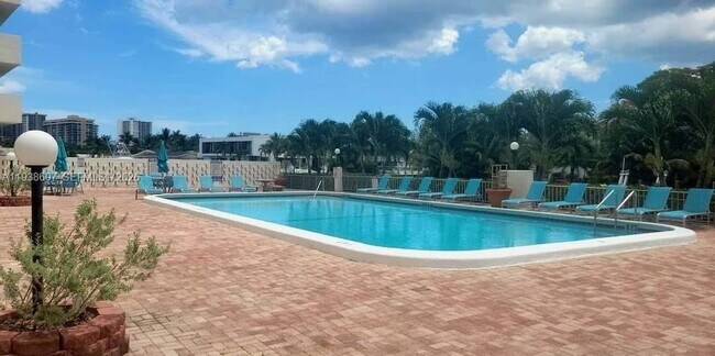 Building Photo - 401 Golden Isles Dr