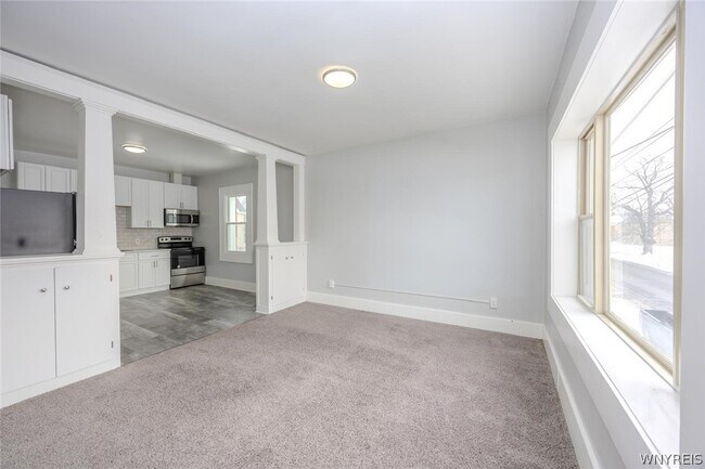 Building Photo - 1204 Niagara St