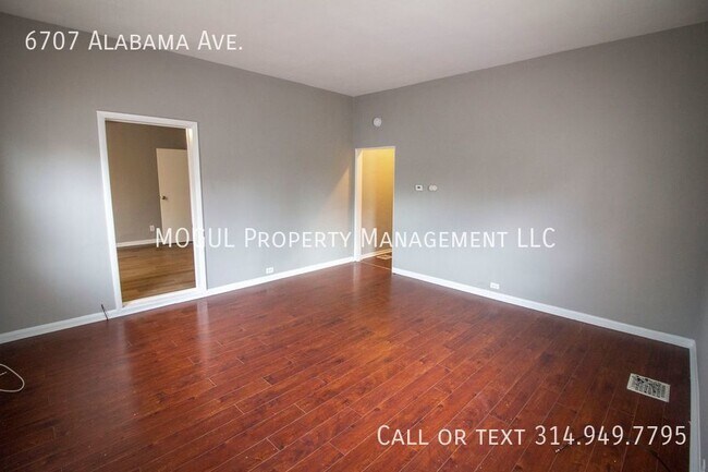 Building Photo - 3 Bed 1.5 Bath HOUSE!!! Huge fenced backya...