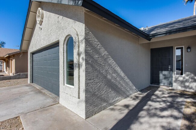 Building Photo - 6934 W McLellan Rd