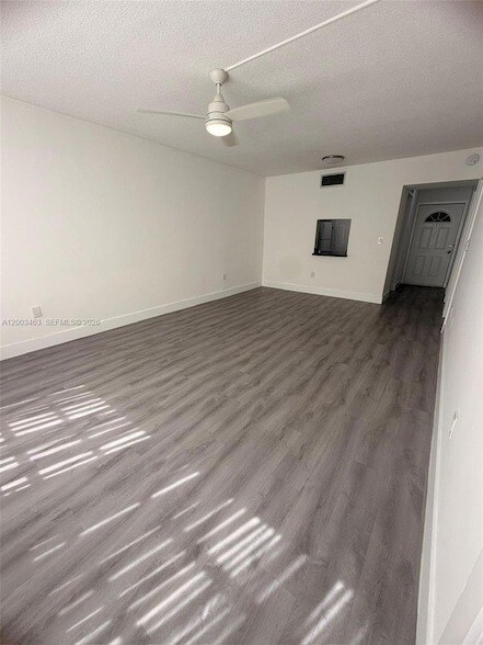 Building Photo - 20111 NE 27th Ct