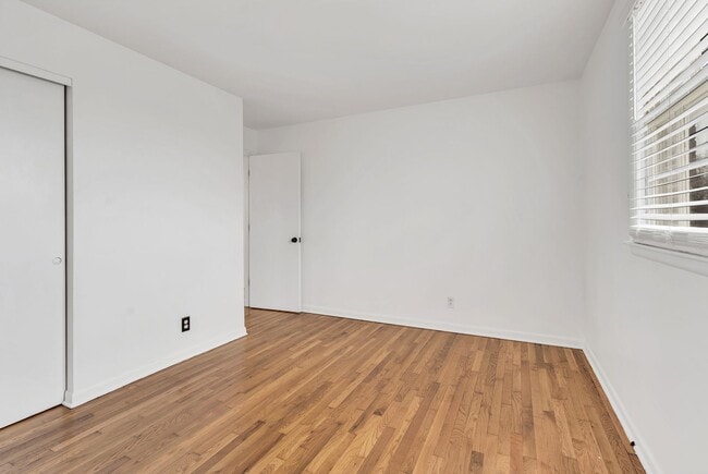 Building Photo - Bordeaux 3 BR 1 Bath home, covered parking, basement, renovated kitchen.