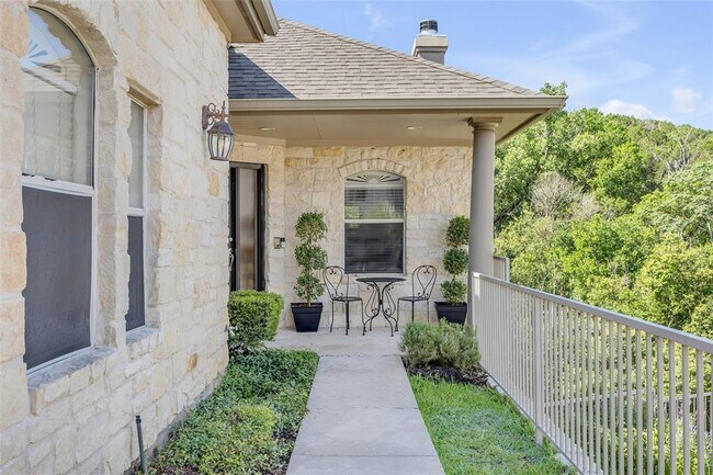 Building Photo - 5511 Oakwood Cove