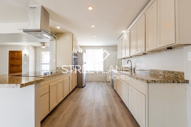 Building Photo - REDUCED!