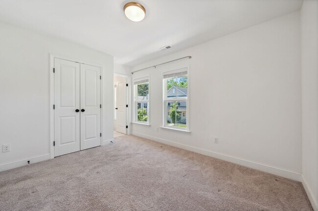 Building Photo - 2804 Cannada Ave