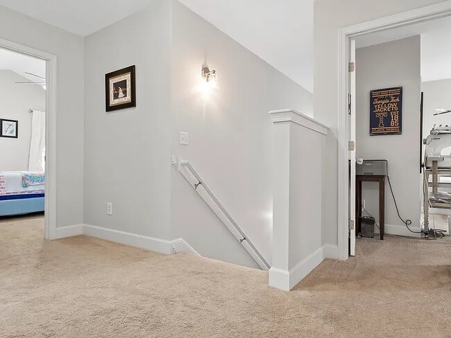 Building Photo - 302 Belvedere Dr