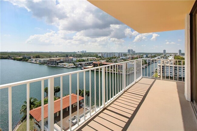 Building Photo - 290 174th St St