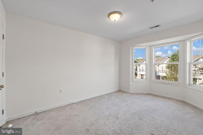 Building Photo - 8810 Great Gorge Way