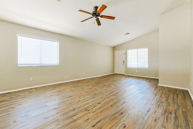 Building Photo - 1453 E Kelsi Ave