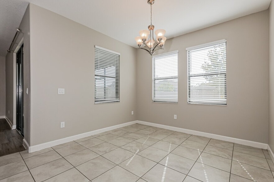 Building Photo - 9935 Ivory Dr