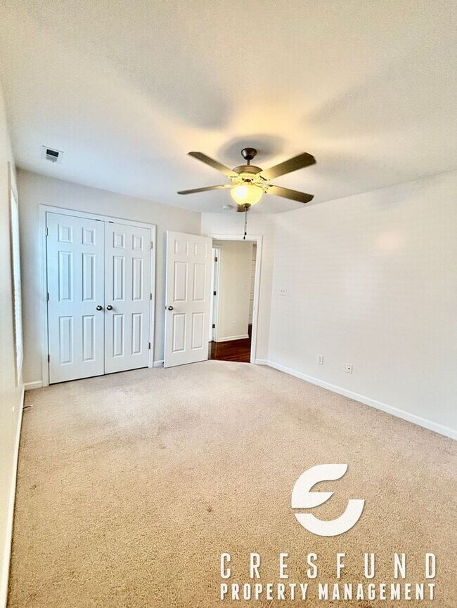 Building Photo - Freshly Painted and Spacious 4 Bedroom, 3 ...