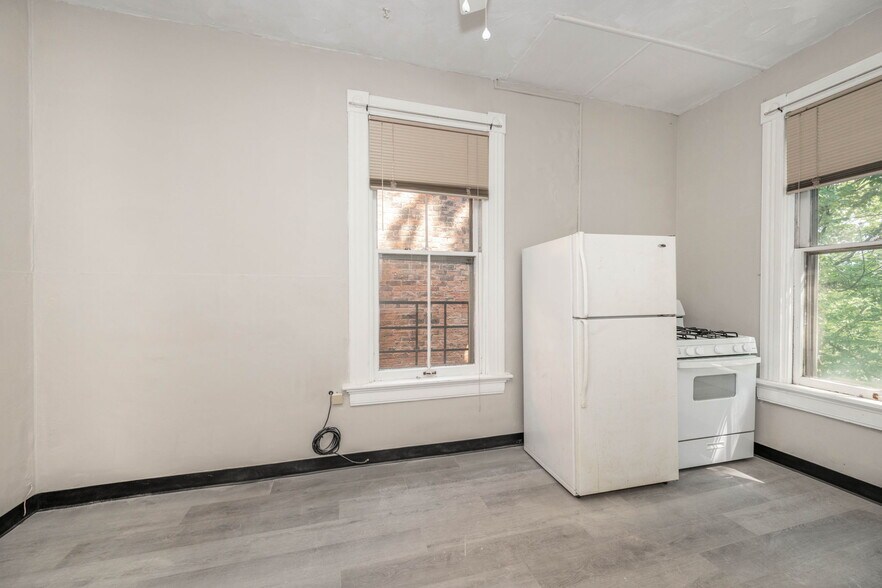 Building Photo - 475 Riddle Rd