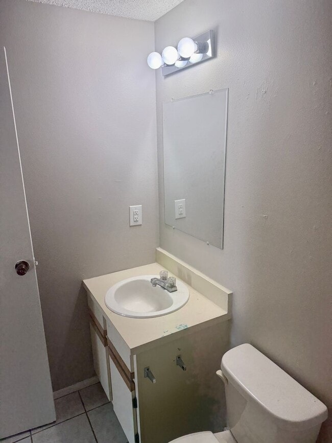 Building Photo - 3/2 in Port Richey!