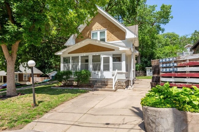 Building Photo - Spacious 4 Bedroom Home for Rent in Council Bluffs