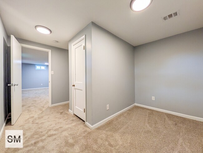 Building Photo - 6722 Fairwood Rd