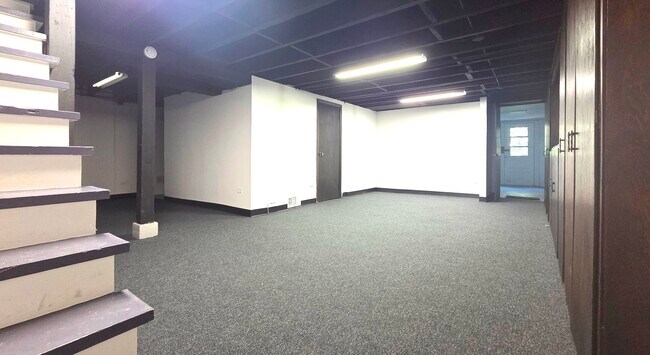 Building Photo - 412 Meadow Ln