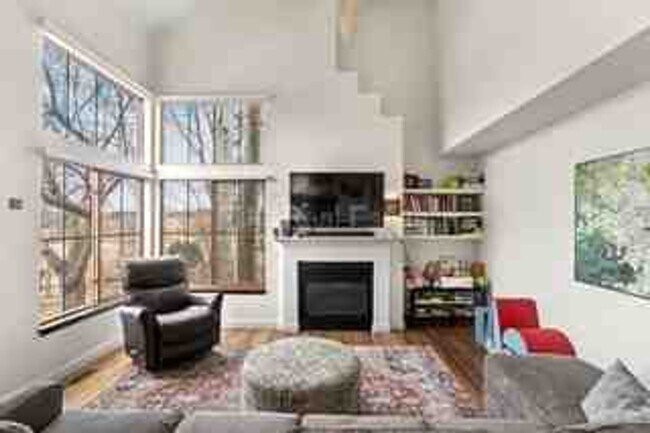 Building Photo - 2507 Ravenwood Ln