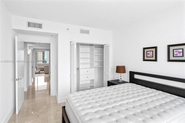 Building Photo - 19400 Turnberry Way