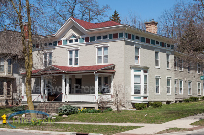 Building Photo - 49 Prospect Ave SE