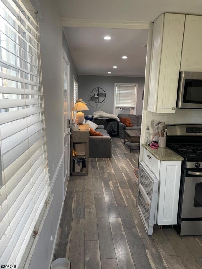 Building Photo - 16 Brookside Ave