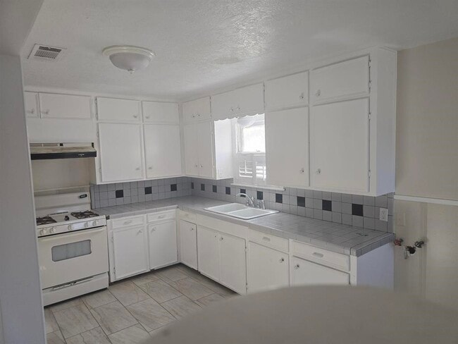 Building Photo - 1795 Euclid St