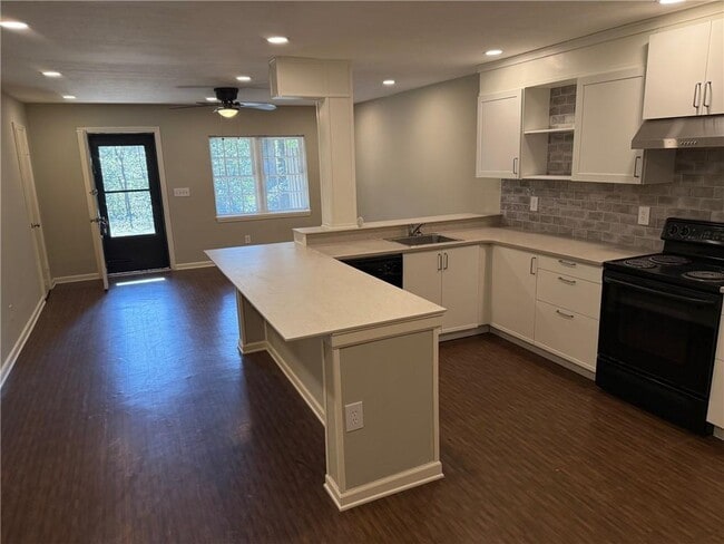 Building Photo - 3095 Colonial Way