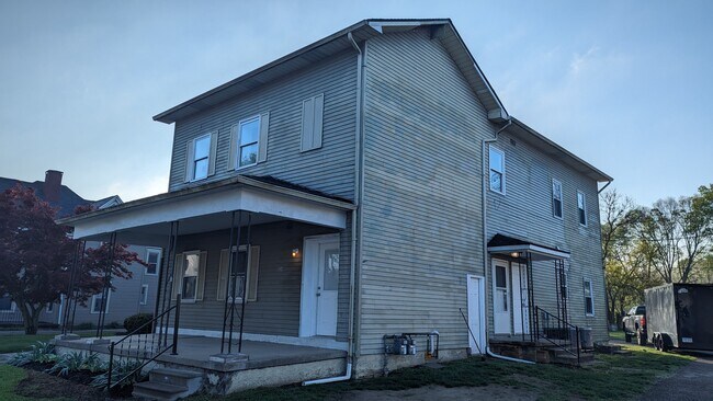 Side View - 834 S Main St
