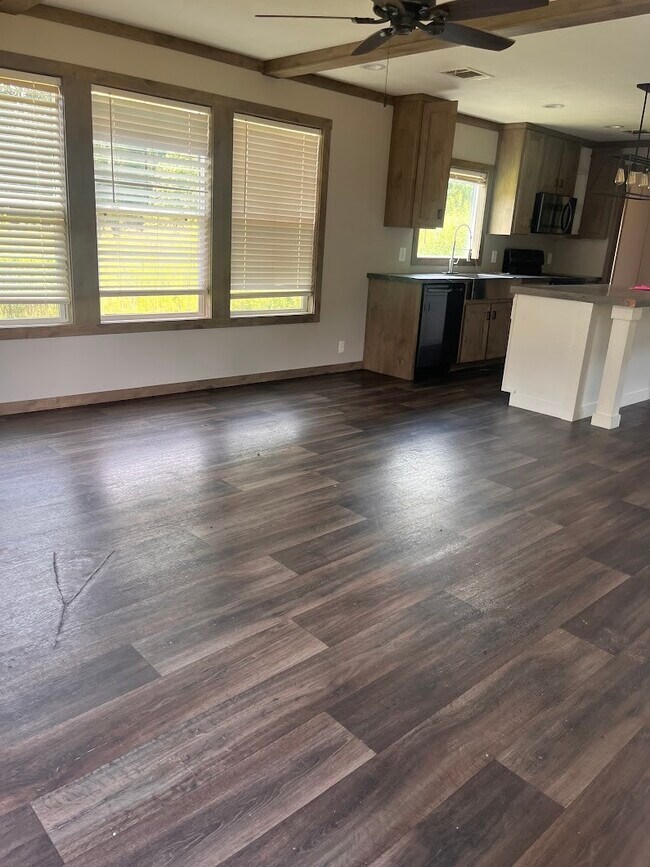 Building Photo - 95 Pine Ridge Dr