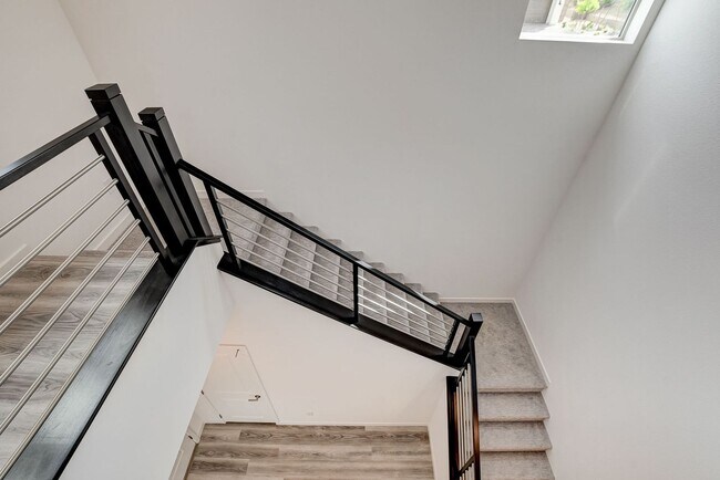 Building Photo - Spacious 3-Bed Summerlin Home with Den, Lo...