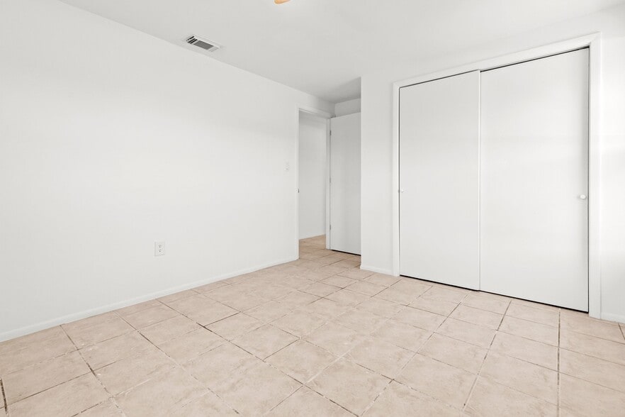 Building Photo - 1057 Tropical Ave NW