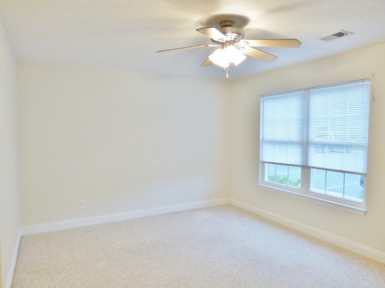 Building Photo - 103 12th St