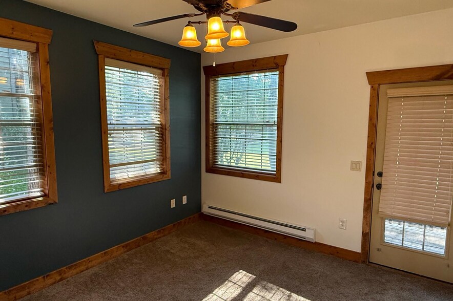 Building Photo - 715 Moraine Ct