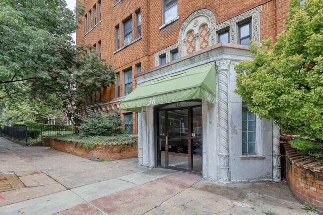 Building Photo - 36 Duncan Ave