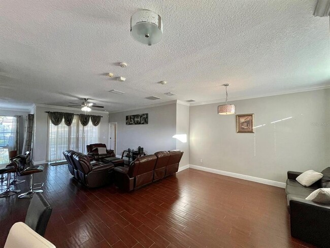 Building Photo - 907 Wildflower Rd
