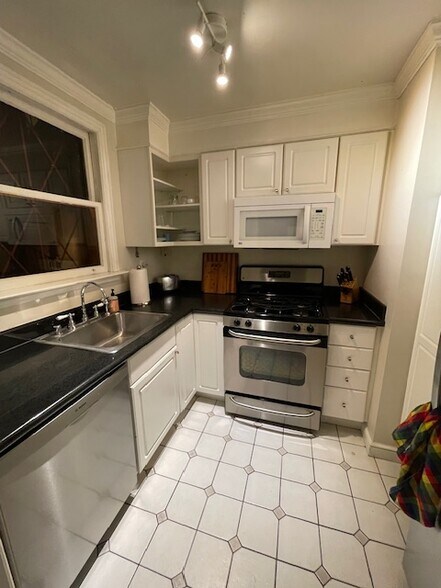 Building Photo - 71 Sanchez St