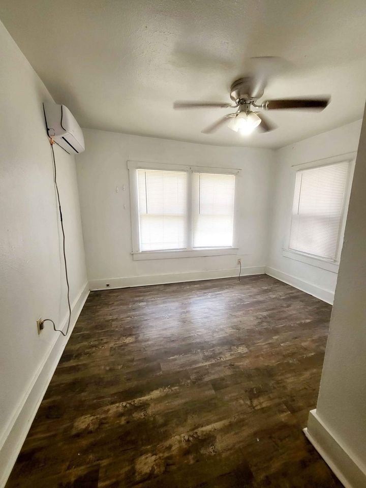 Building Photo - 1001 S Main St