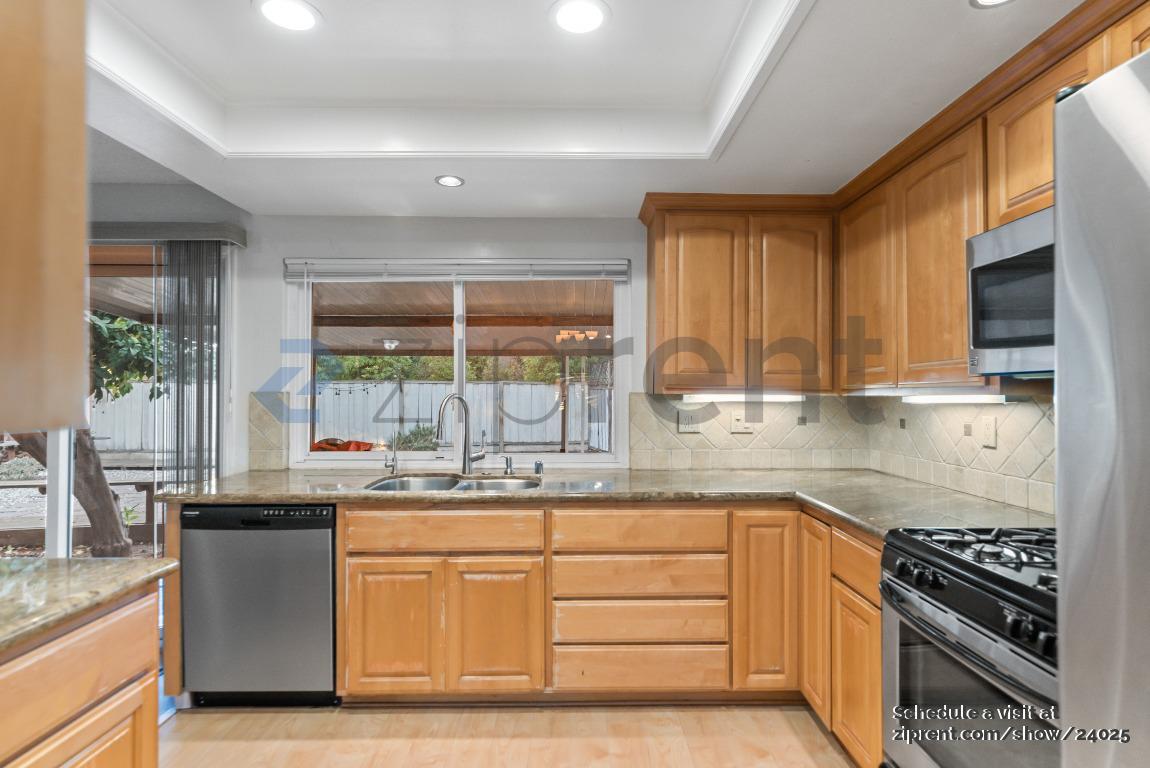 Building Photo - 5047 Pearl Ave