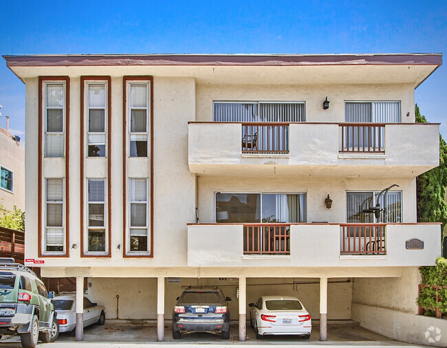 Building Photo - 1241 9th St in Santa Monica. Steps to Wils...