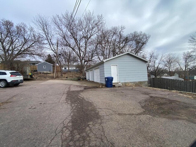 Building Photo - 404 S Wayland Ave