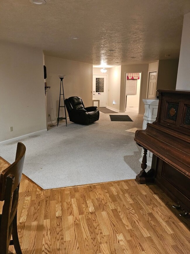 Building Photo - 837 W 30 S St