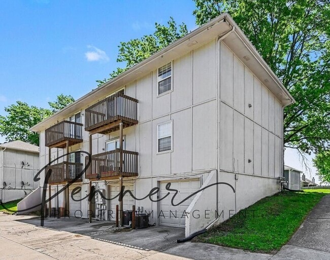 Building Photo - 1310 Valley Woods Ct