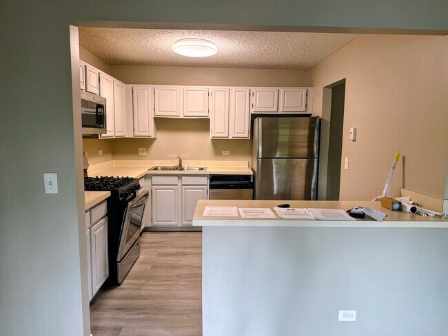 Building Photo - 5S470 Scots Dr
