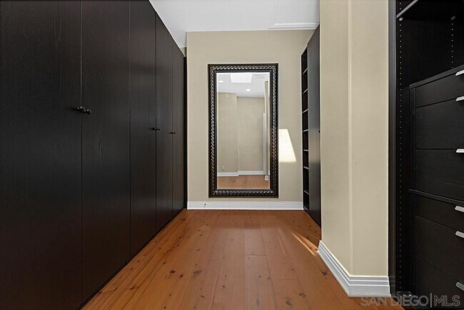 Building Photo - 927 Tingley Ln