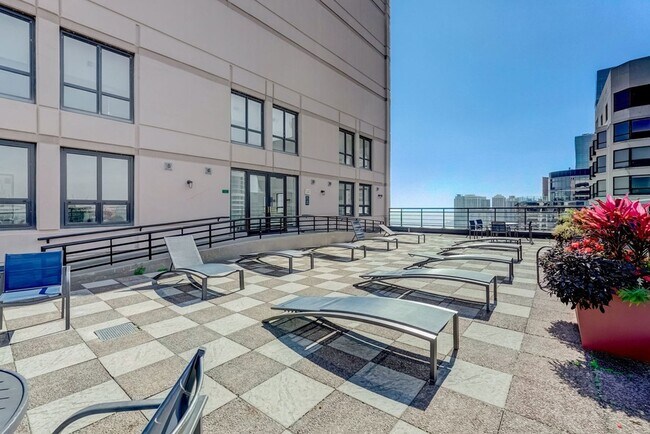Building Photo - 401 E Ontario St