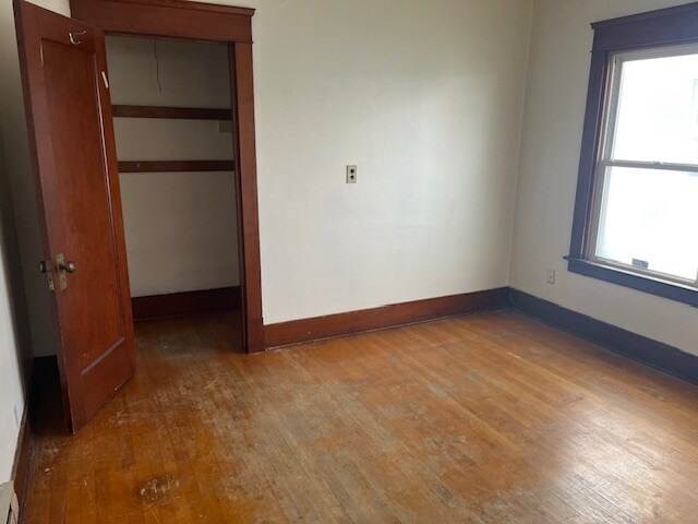 Building Photo - 1619 4th St S