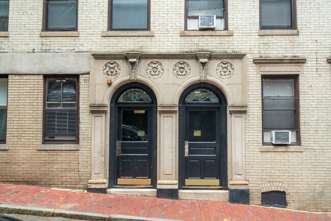 Building Photo - 44 Joy St