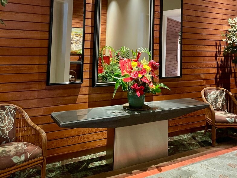 Lobby always has fresh flowers - 1221 Victoria St